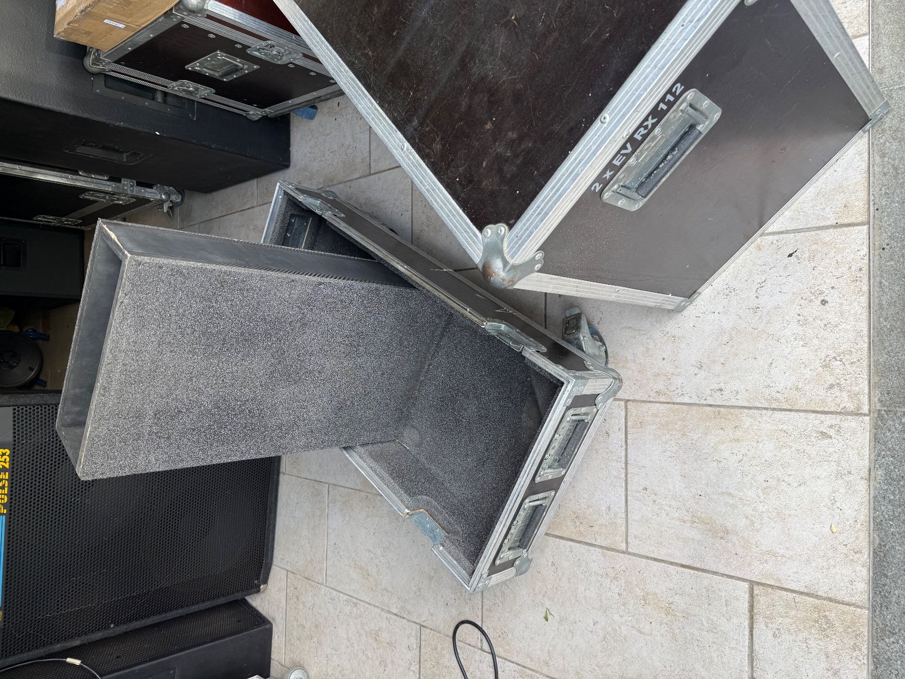 Caisses de transport: Swiss Case Profi – D'occasion à Nebikon par Electrovoice10 1