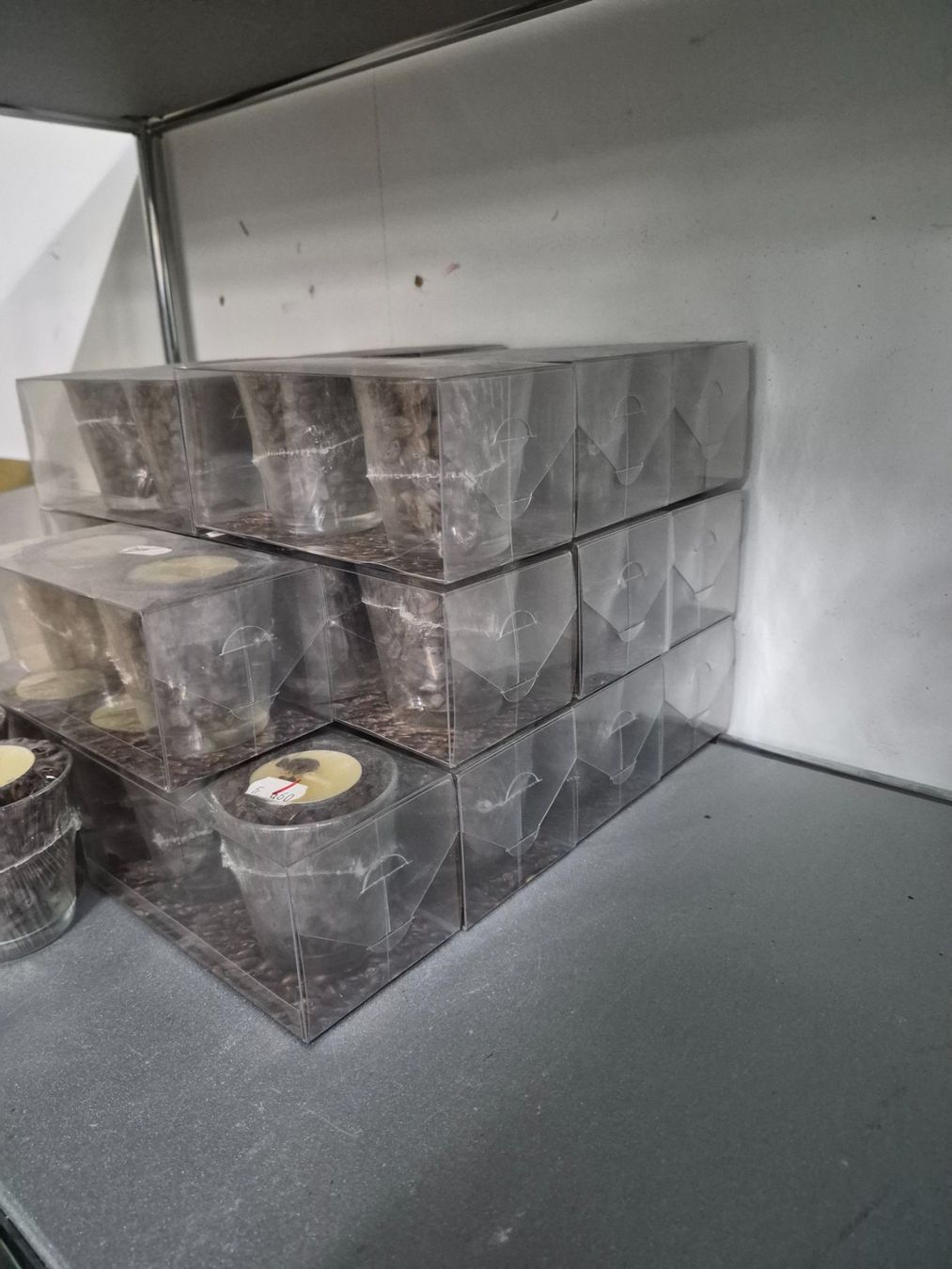 Candele: 502 Posten Teelichter Kaffee aus Liquidation – Nuovo (secondo la descrizione) da Derendingen venduto da Meisterstuecke 2