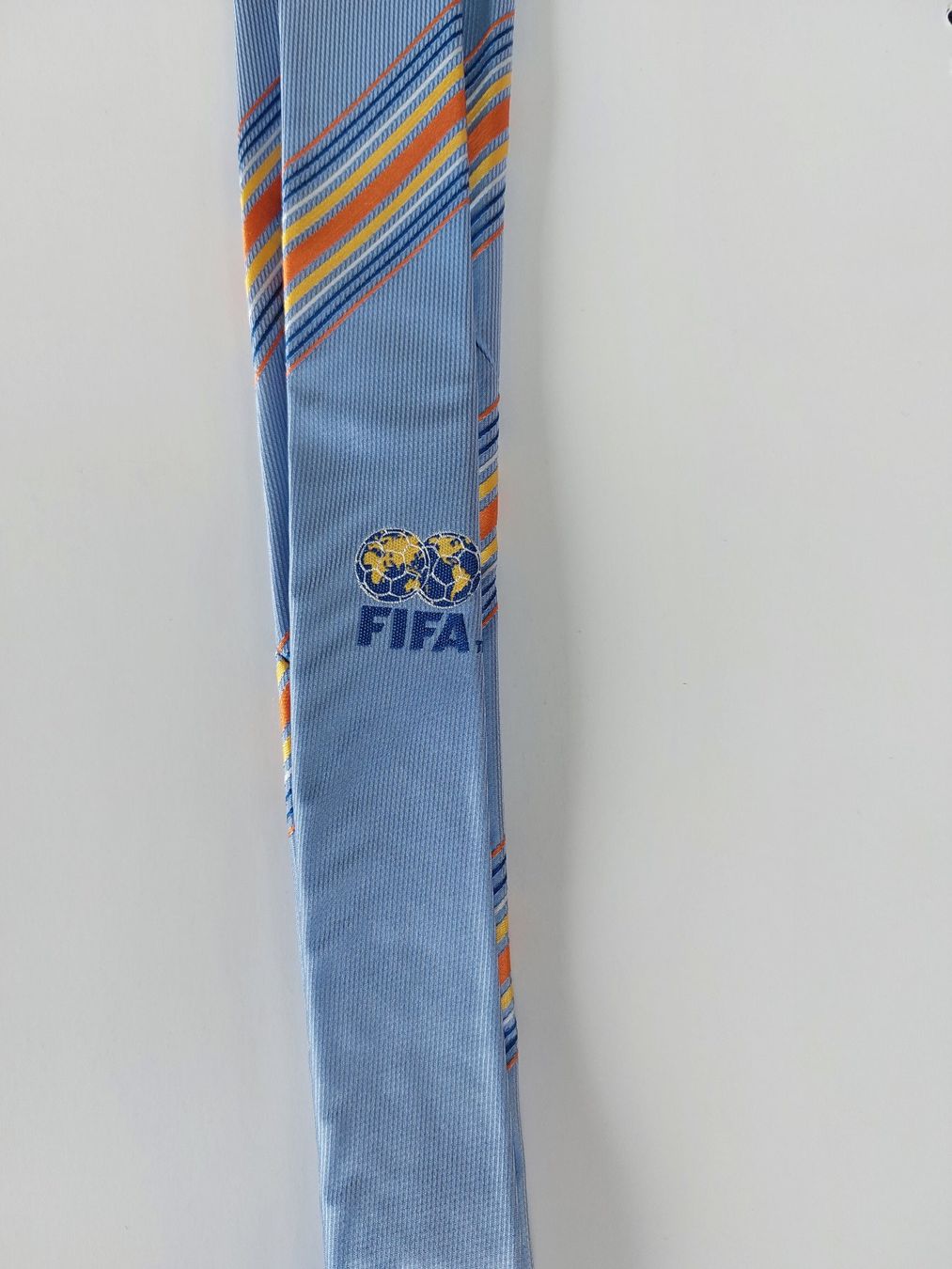 Tutti i DVDs: FIFA - Krawatte und DVD "FIFA Fever" – Usato da Binningen venduto da Harry_82 1