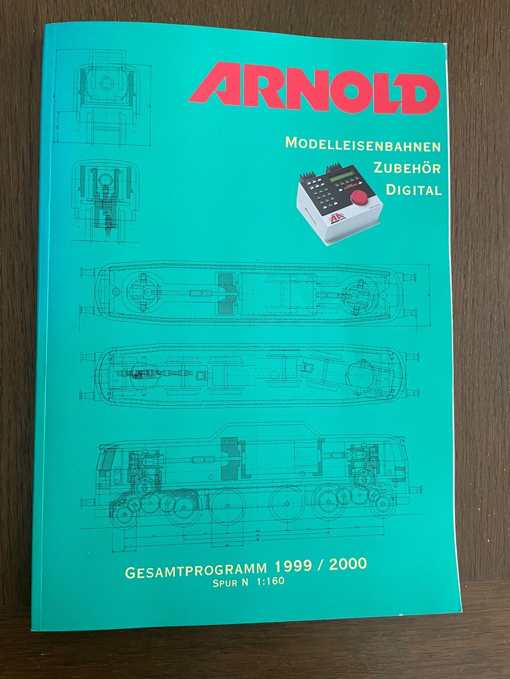 Arnold Modelleisenbahnen: ARNOLD Modelleisenbahn 1999 / 2000 – Gebraucht aus Rorschach von Karotten