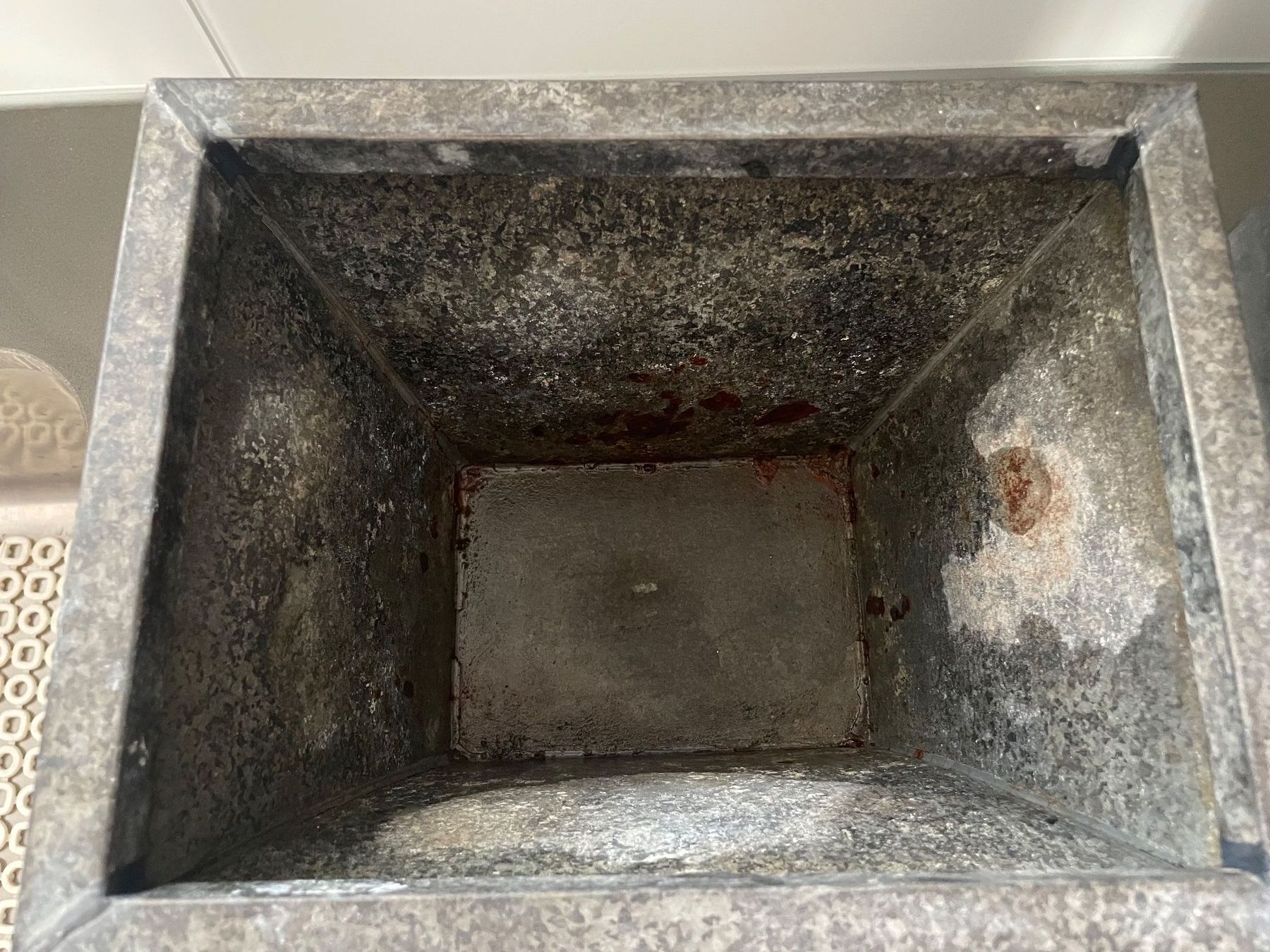 Vasi per fiori: 2 Blumentöpfe und ein Untersatz Metall – Usato da Winkel venduto da Kade50 5