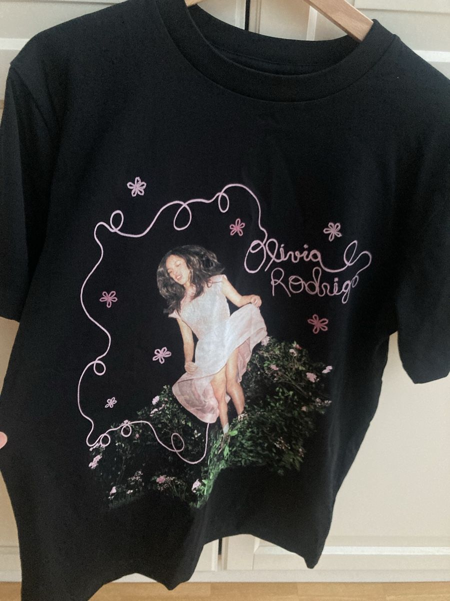 T-shirt: Olivia Rodrigo tour tshirt – Nuovo e nell'imballaggio originale da Bottmingen venduto da Poppyfields 1