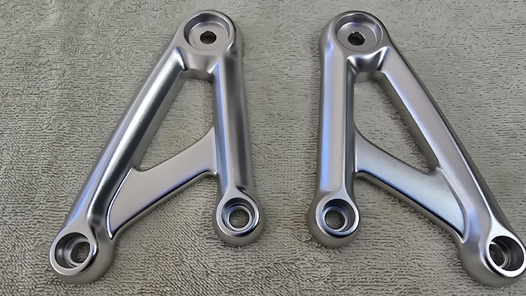 Triumph Tutti i ricambio per moto: Triumph Thruxton Scheinwerfer Halterung – Usato da Ennetbürgen venduto da ruuudi01 2