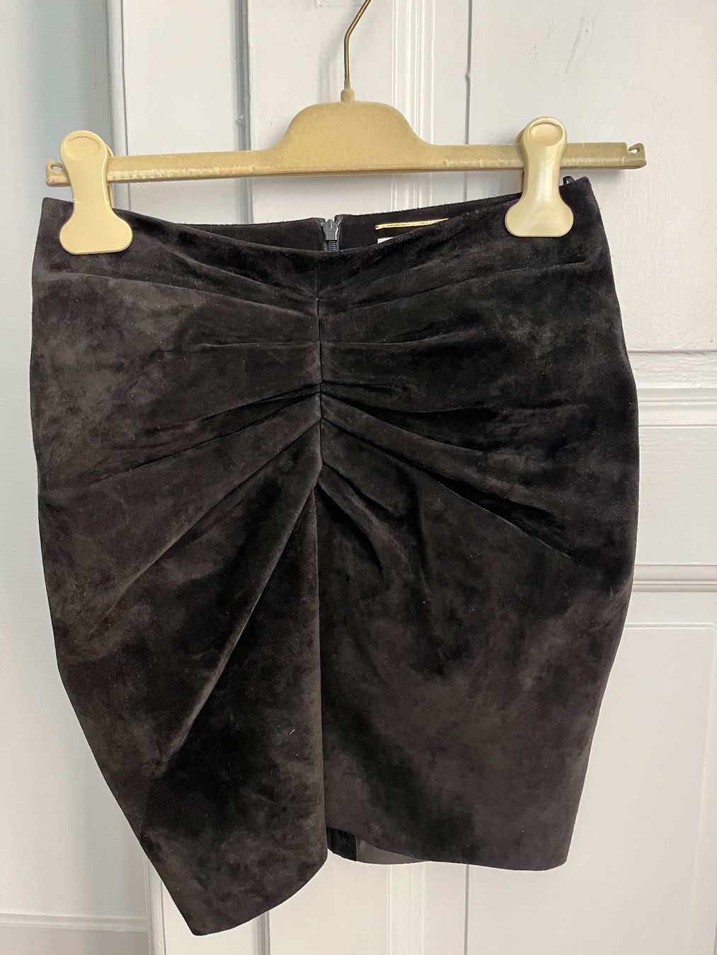 Saint Laurent Gonne: Saint Laurent, mini jupe en daim – Usato da Genève venduto da dachaw 1