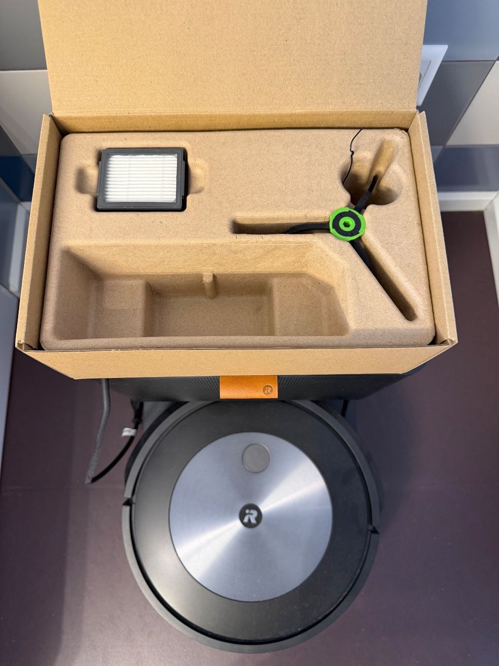 Irobot Staubsauger & Zubehör: Neuwertiger iRobot Roomba j7 – Gebraucht aus Bern von Stahlblau_26 3