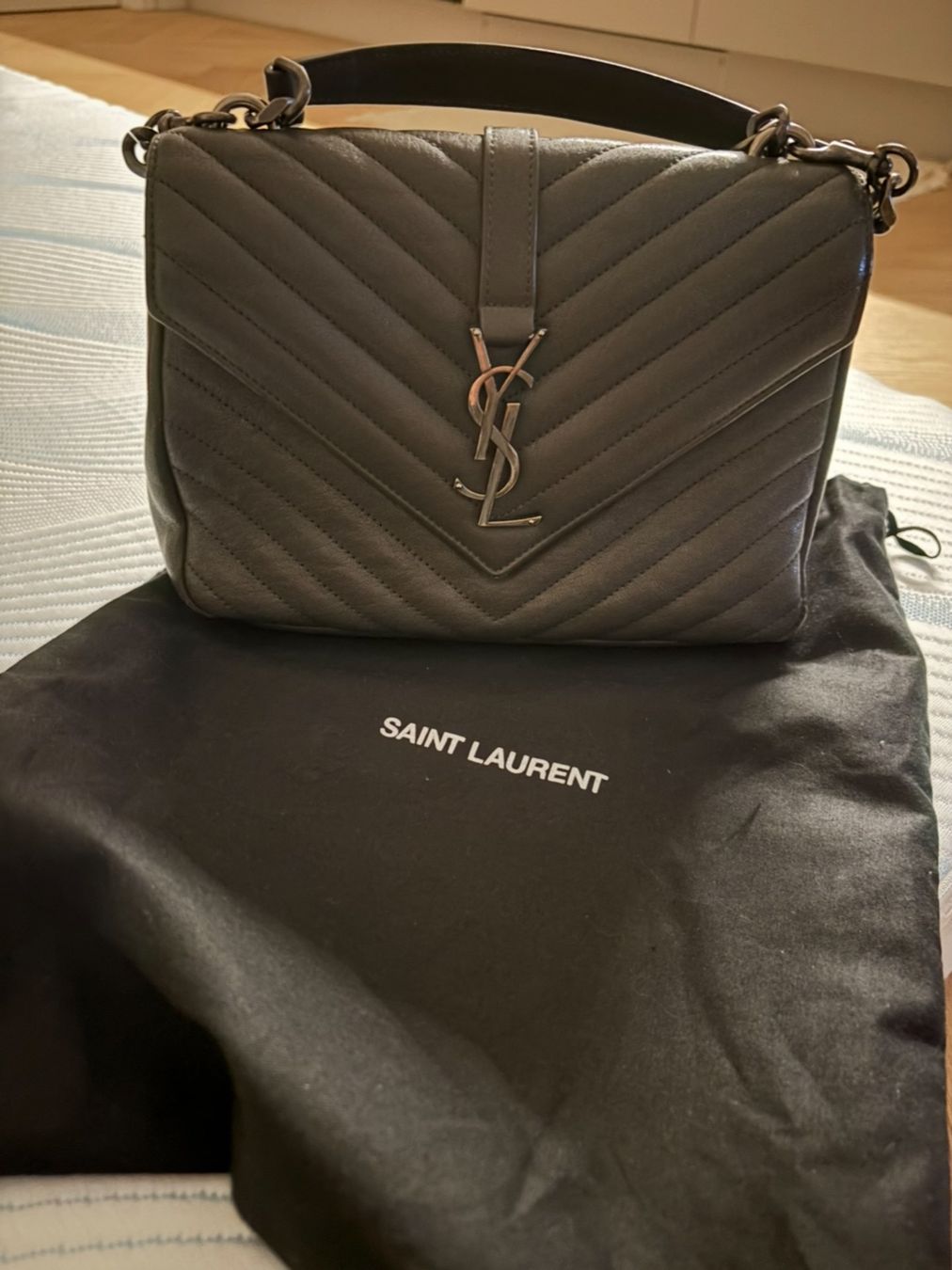 Saint Laurent Taschen für Damen: Saint Laurent – Gebraucht aus Zürich von cvr_lv6d
