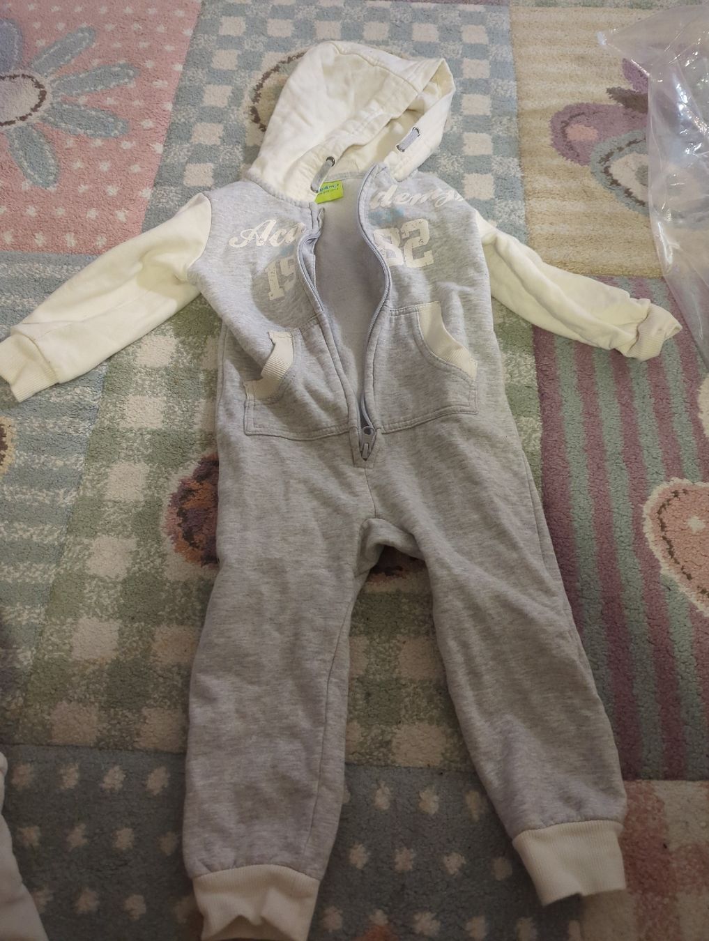 Jumpsuits: Jumpsuit in Grösse 86/92  – Gebraucht aus Wallisellen von ann_w7zv