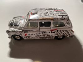 London Taxi, weiss, Austin von Corgi