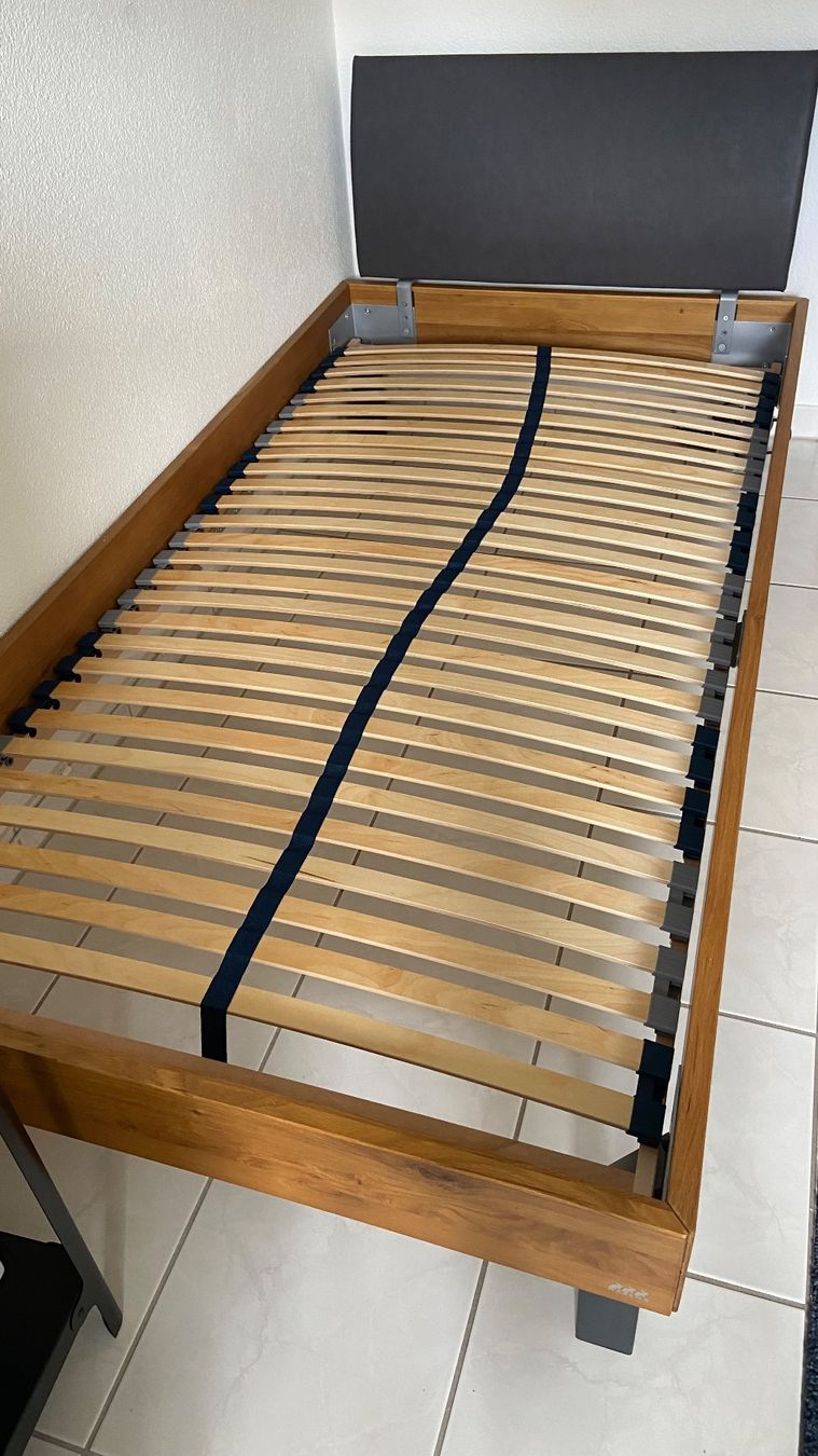 Betten: Bett Wildeiche 100 x 200 – Gebraucht aus Thalwil von drepak