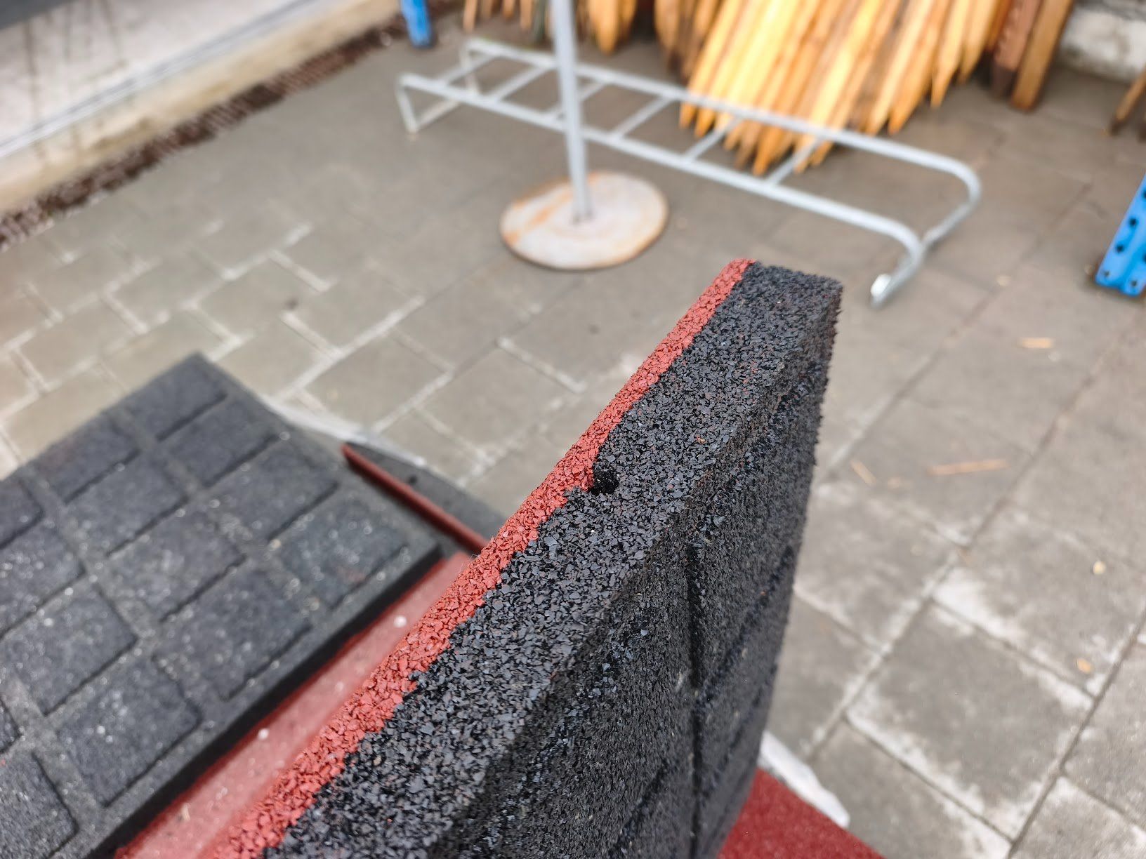 Rivestimenti per pavimenti: Fallschutzmatten 50x50 – Nuovo (secondo la descrizione) da Beinwil am See venduto da ihregartenwelt 2