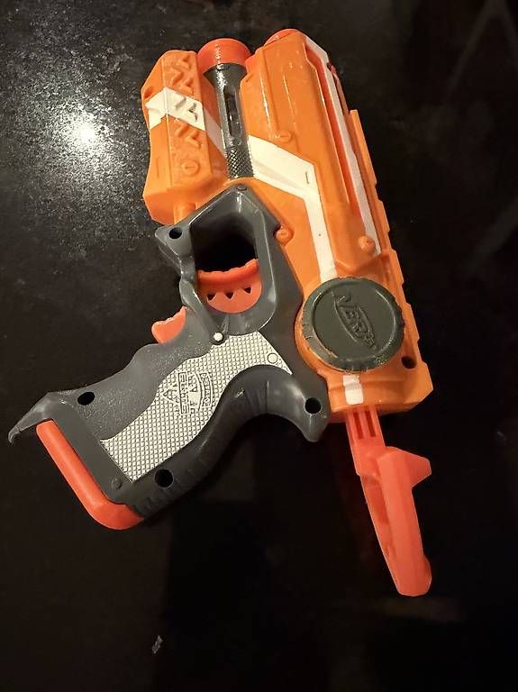 Nerf Giocattoli: Nerf Firestrike Elite mit Laser inkl. 3 Nerf-Schüssen – Usato da Buchrain venduto da nic_sp69 2
