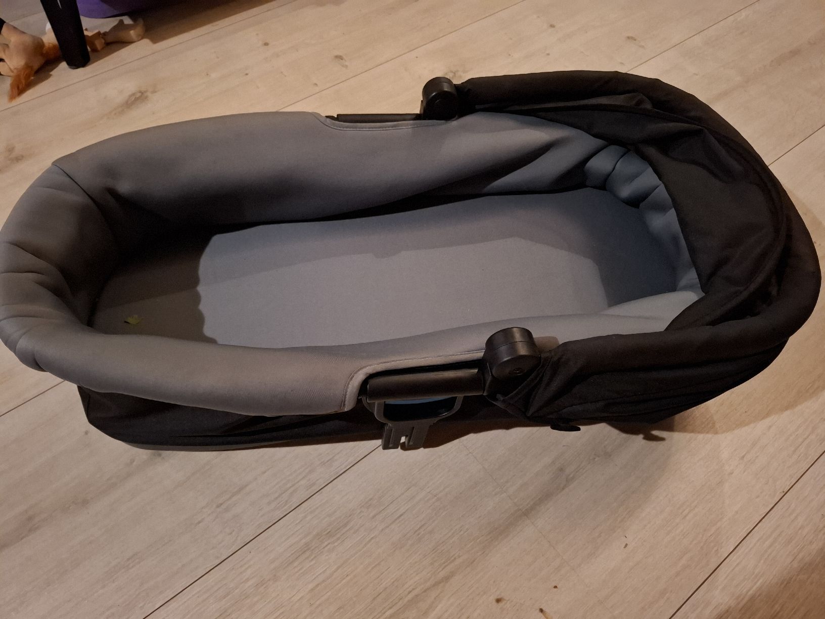 Thule Carrozzine: Thule Babyschale zu Urban Glide Kinderwagen – Usato da Bowil venduto da Yfazer 2