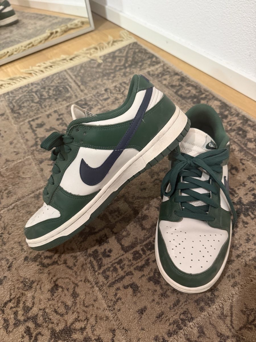 Nike Scarpe da donna: Nike Dunk Low‘s – Nuovo (secondo la descrizione) da Luzern venduto da Itsclaire