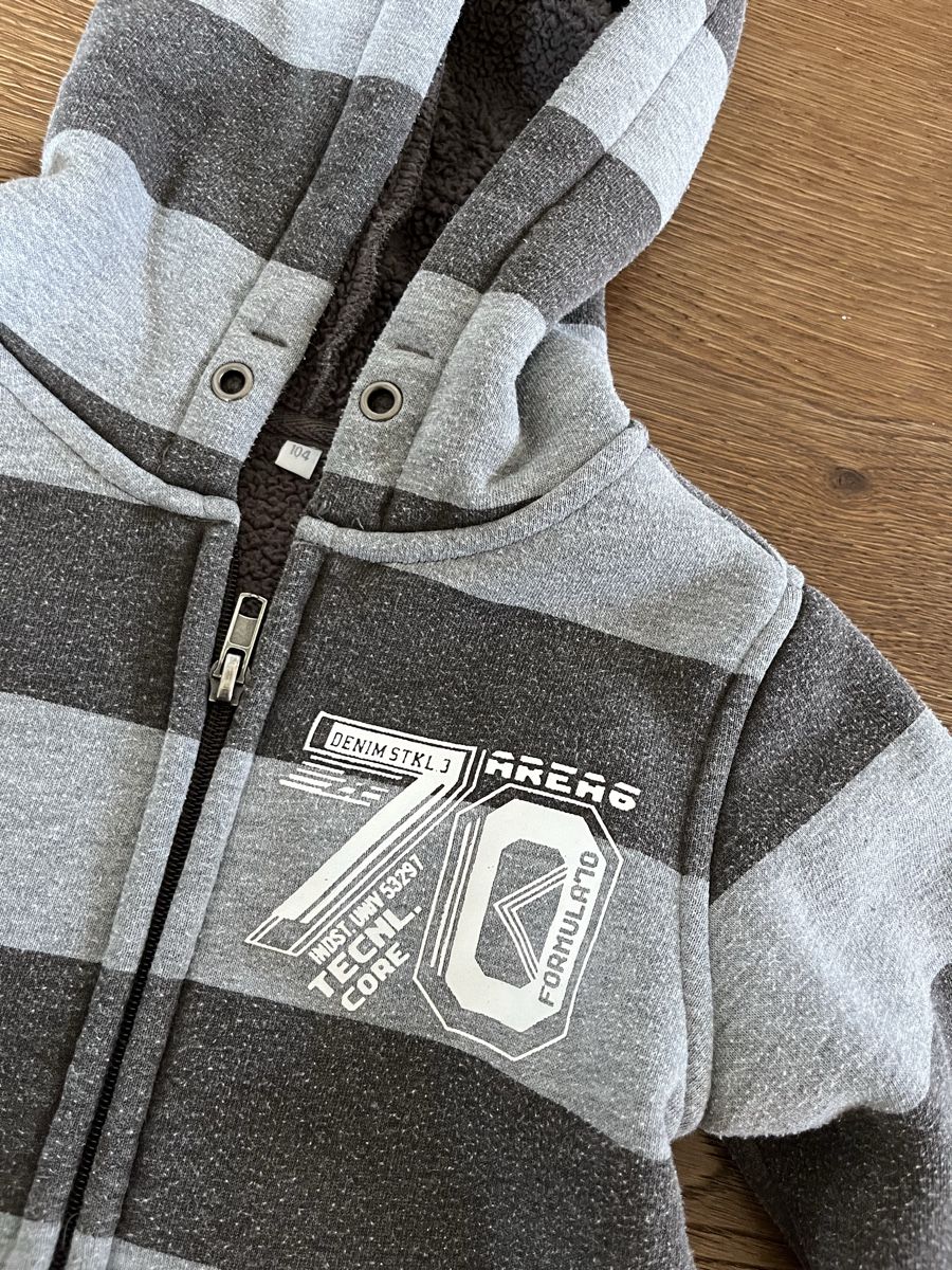 Maglioni & Felpe: Cooler Hoodie Größe 104 – Usato da Wolfwil venduto da NewGirl 2