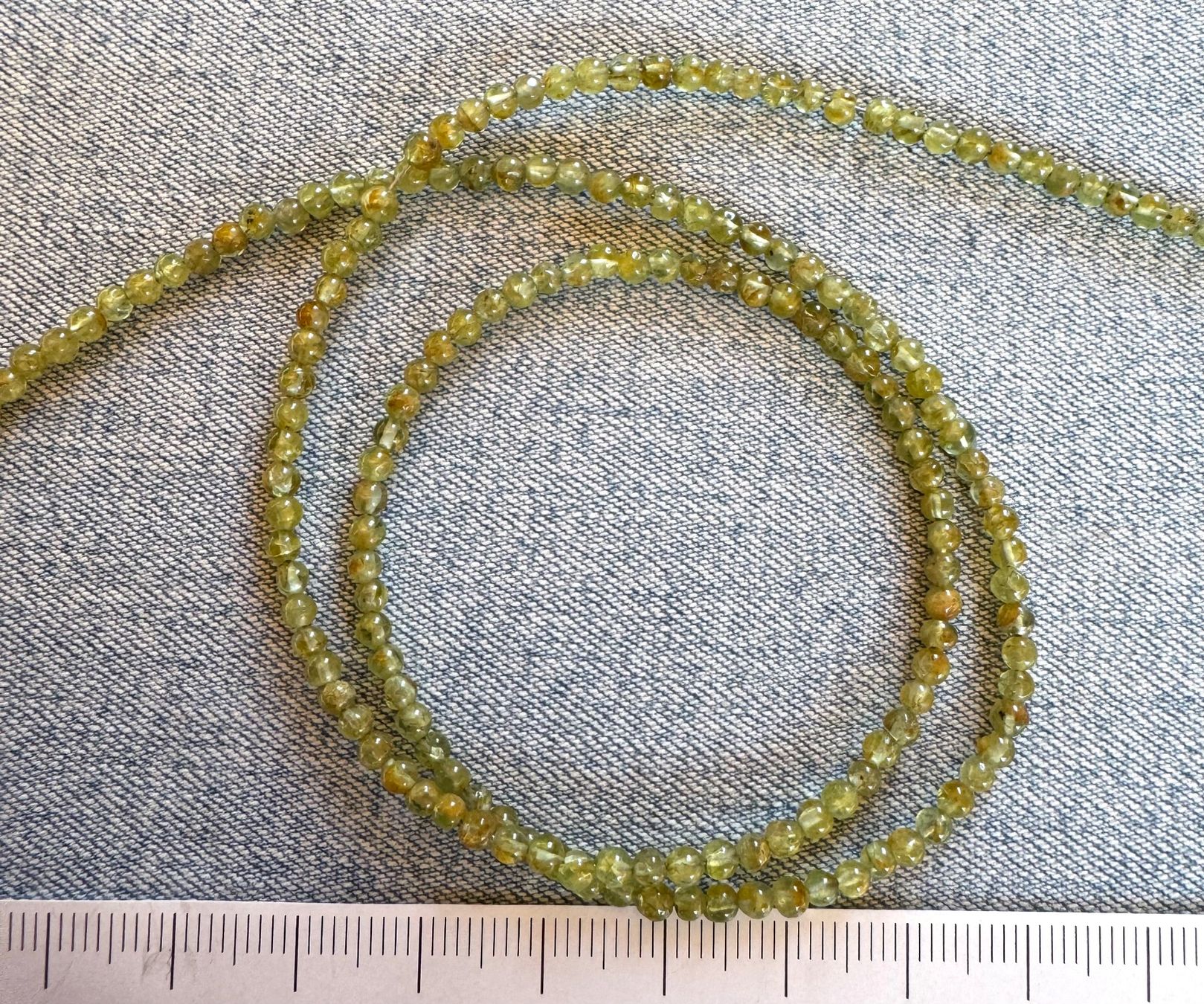Ketten: Peridot. Olivin        extra  runde  feine Form   3mm  44cm – Neu und originalverpackt aus Leuggern von gemshow 3