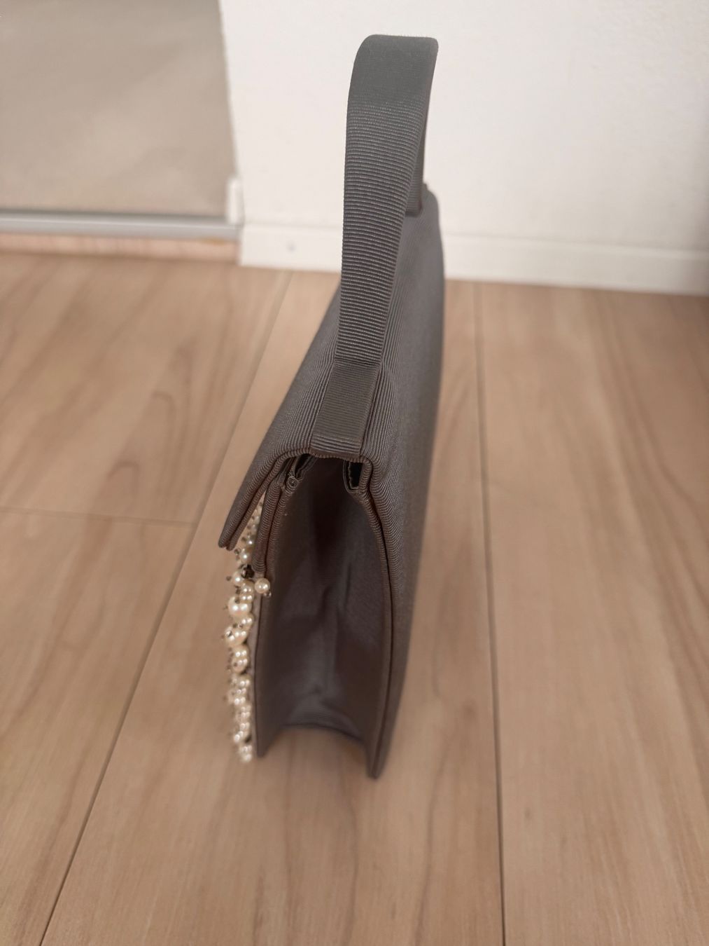 Taschen für Damen: Handtasche mit Perlen, Grau – Gebraucht aus Zollikon von dorean 6
