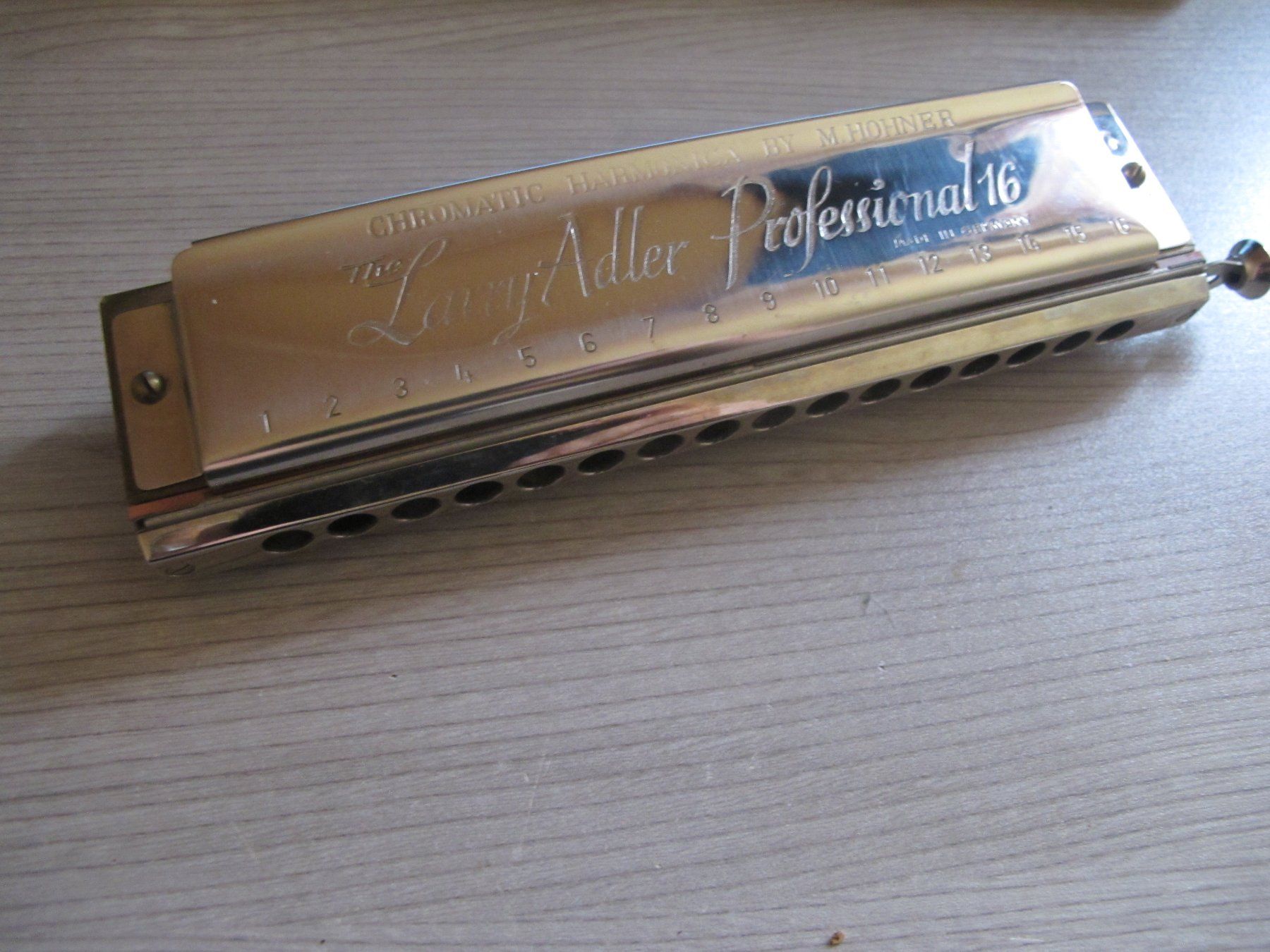 Hohner Strumenti musicali: Hohner The Larry Adler Professional 16 Chromatic Harmonica – Usato da Altnau venduto da LinaAuktion 4