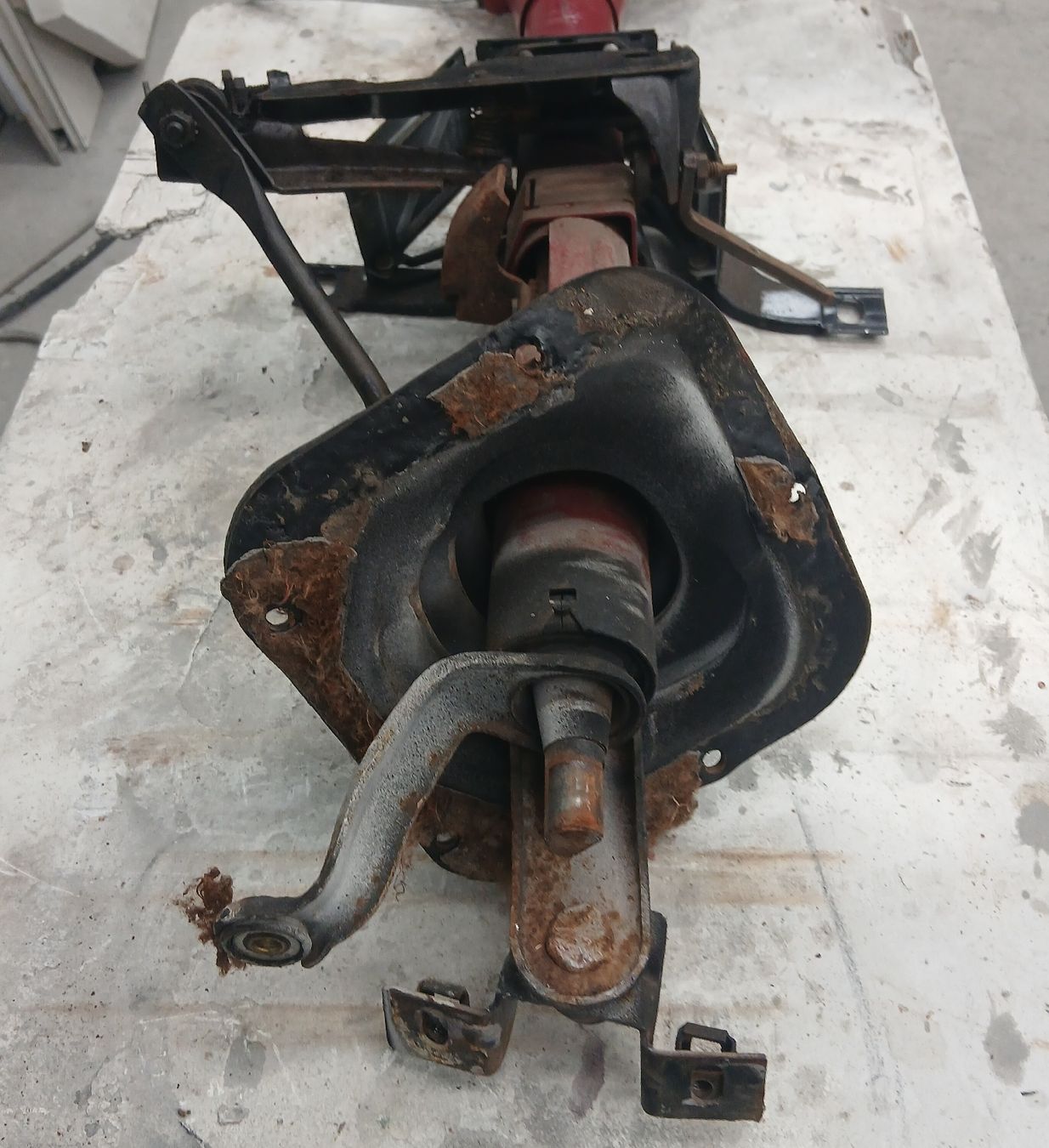 Ford Tutti pezzi di ricambio auto: Colonne de direction Ford Thunderbird 1966 – Usato da la heutte venduto da Auto-stock 2