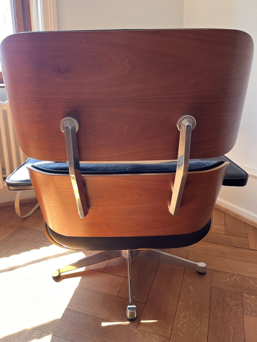 Vitra Fauteuils: Charles & Ray Eames Lounge Chair mit Ottoman – D'occasion à Basel par sha_7vmd 5