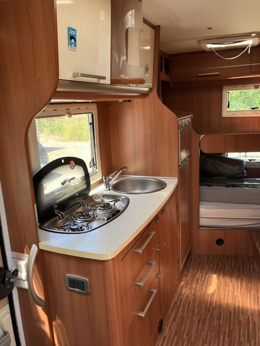 Laika Veicoli da campeggio: Camping-car Laika X700 de 2011 – Usato da Cuarnens venduto da Sandrine0110 4