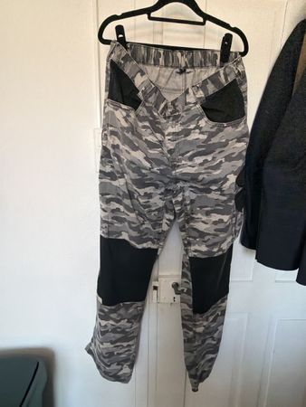 Herren Cargo Hose gr 52 Tarnmuste gebraucht