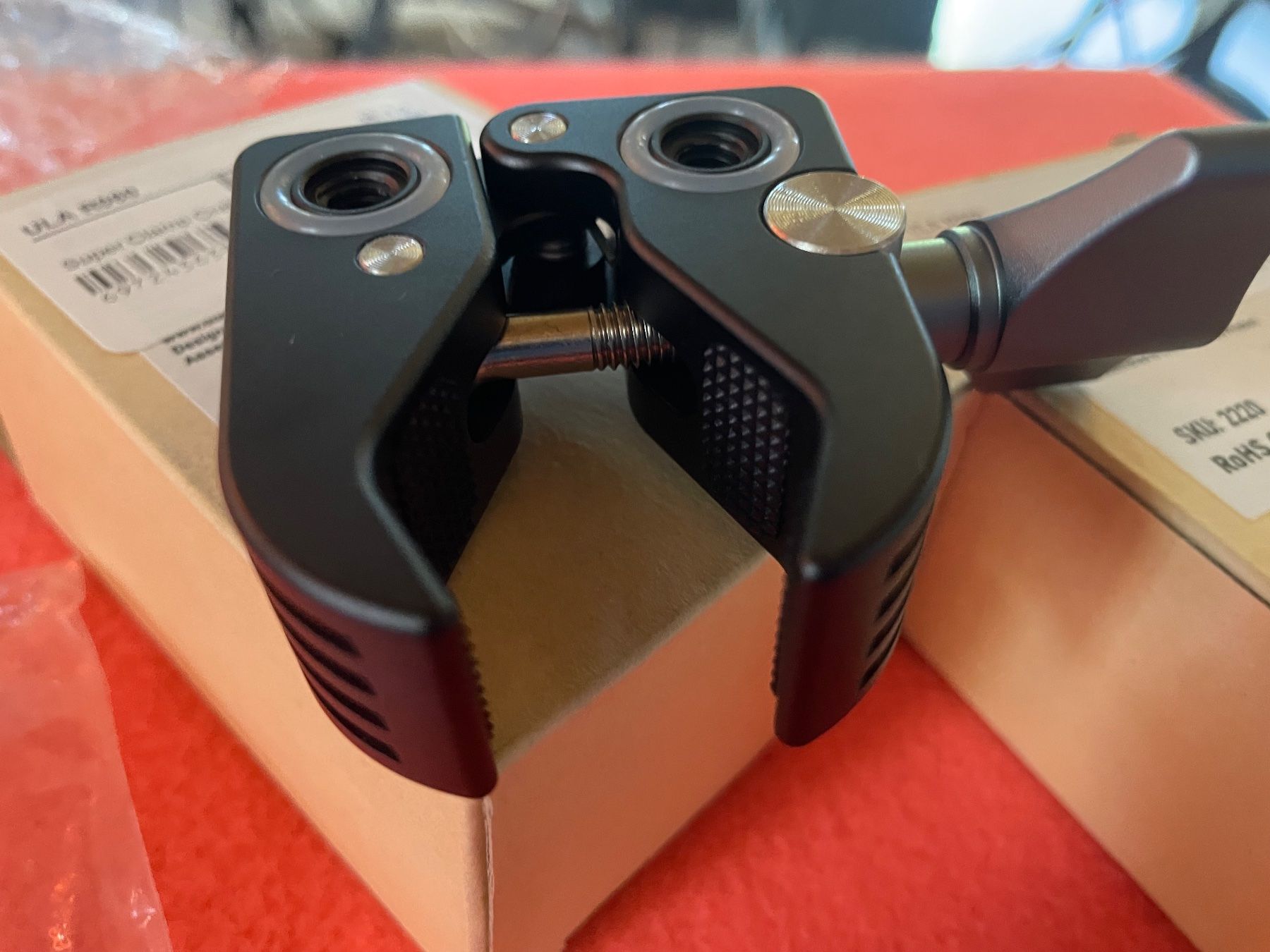 Supporti a parete: 2x Ulanzi Super Clamp Für Kamera oder  DSLR – Usato da Zürich venduto da Arcana_Fail 2