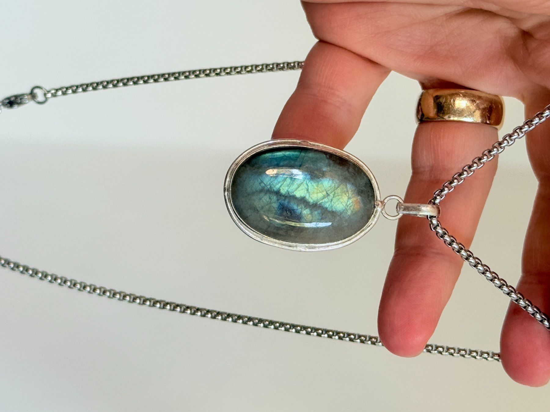 Ketten: Collier vintage avec pendentif pierre Labradorite – Neu und originalverpackt aus Genève von AWWA 1