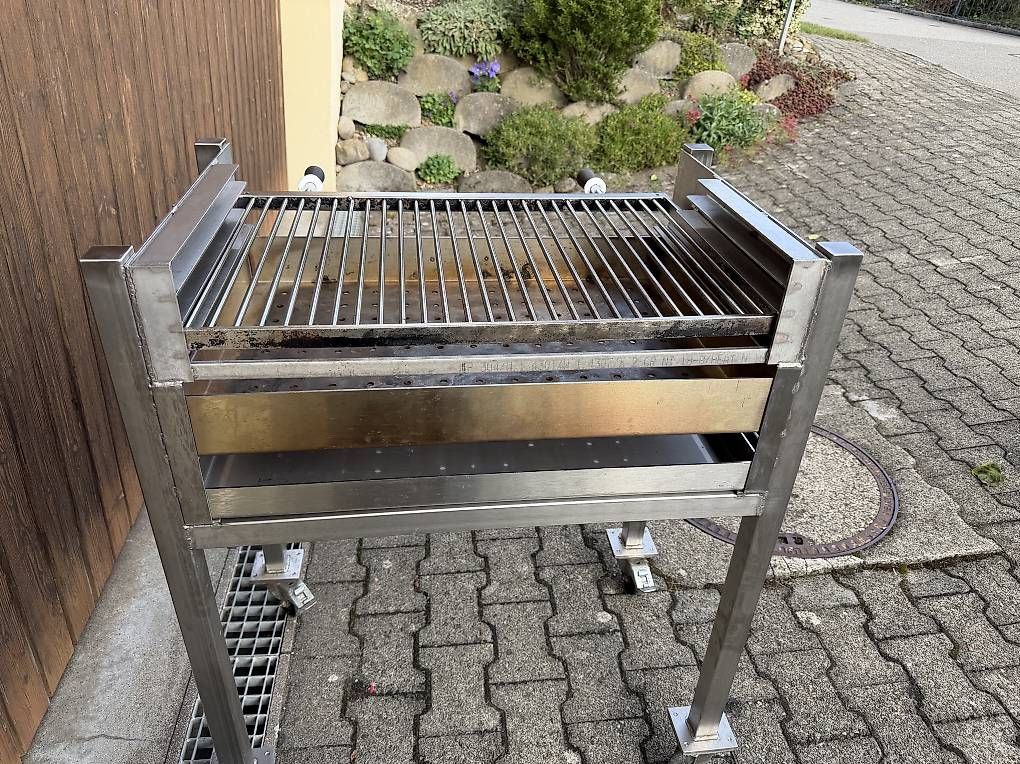 Grills: Profi-Gastro Holzkohle Grill – Gebraucht aus Bremgarten AG von lla_d8qx 2