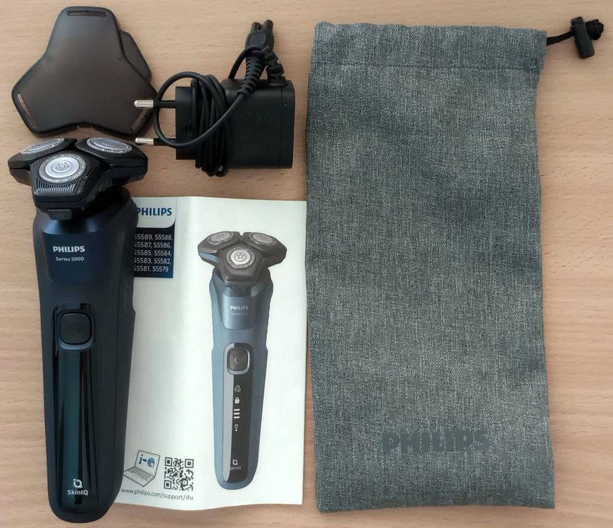 Philips Series 500 Elektrorasierer – Kompakt, Mit Lift & Cut-System, 3D-Scherkopf, Nass/Trocken, Modell S595/05