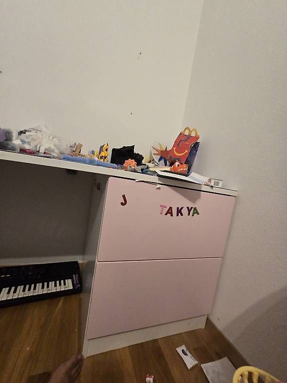 Bureaux: Schreibtisch für Kinder – D'occasion à Therwil par JosefinaV 2