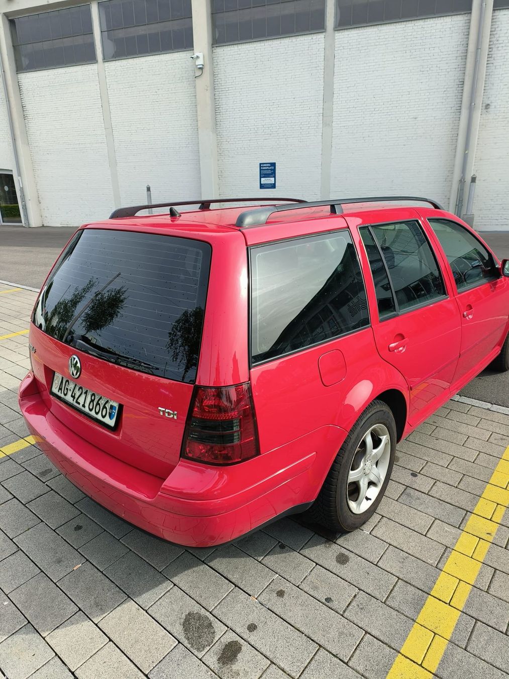 VW Automobili: VW Golf 4 1.9TDI Variant / 74kW/100PS – Usato da Zürich venduto da tra_tn67 4