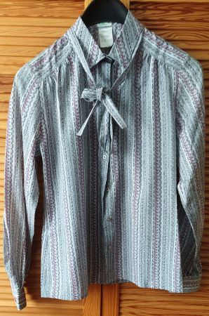 Bluse mit abnehmbarem Bindeband in Grösse 38