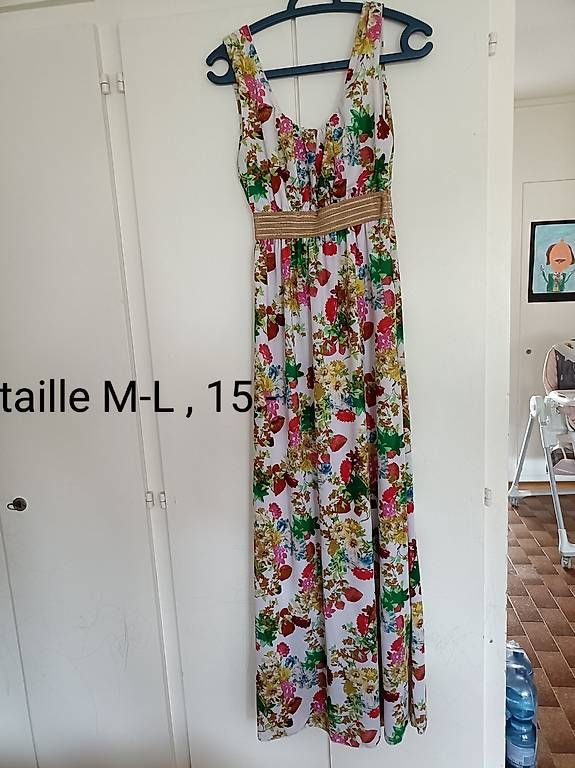 Vestiti: Diverses robes, info sur photo – Usato da Cugy FR venduto da angelica214