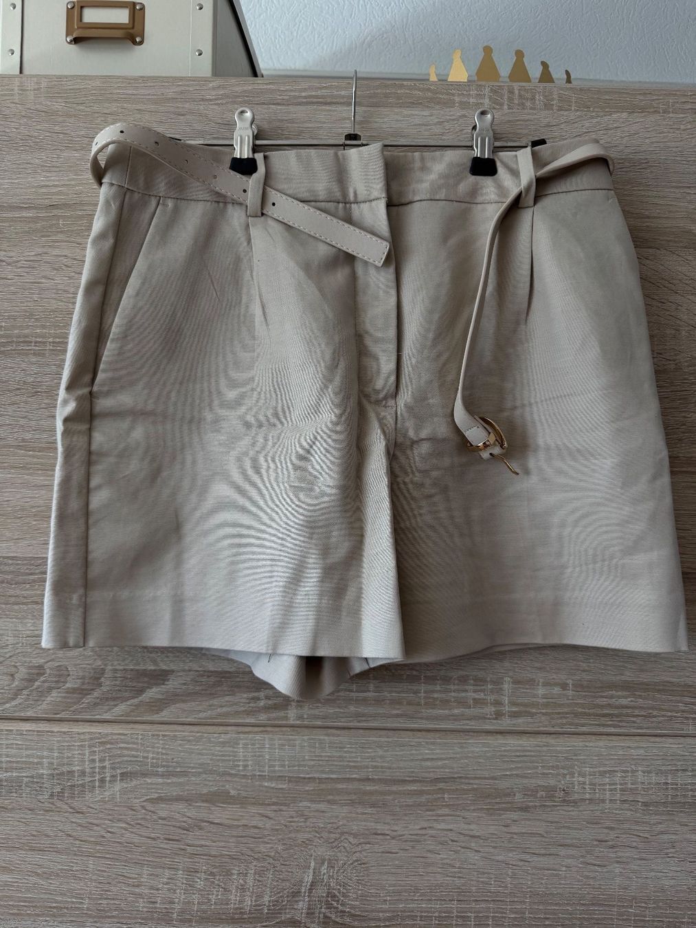 Zara Pantaloni: Short beige chic – Nuovo (secondo la descrizione) da Montreux venduto da Izapechee 1