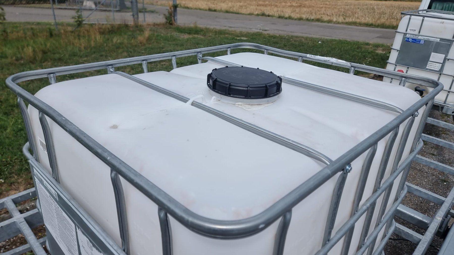 Abbeveratoi e trogoli: IBC Wassertank 1000l Wasserbehälter Regenwassertank Garten – Usato da Wettingen venduto da ray_boccia 8