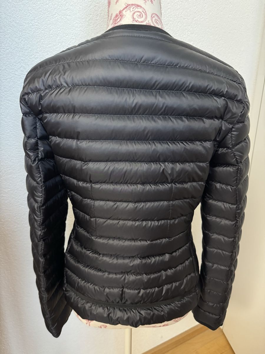Moncler Giacche: Moncler-Jacke / Londres – Nuovo (secondo la descrizione) da Schöftland venduto da Guccigirl 1