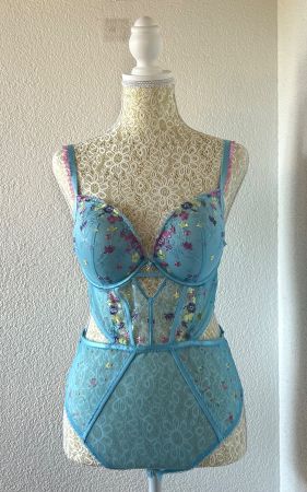 Blue floral corset body with lace and embroidery details