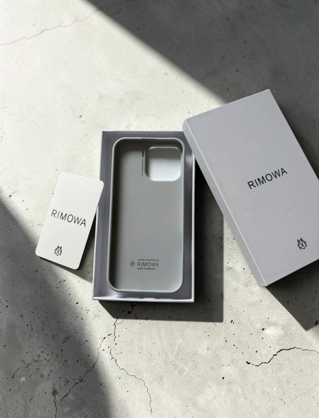 Coques & Protection écran: iPhone 15Pro Max Rimowa Case – D'occasion à Chur par Madeys 1