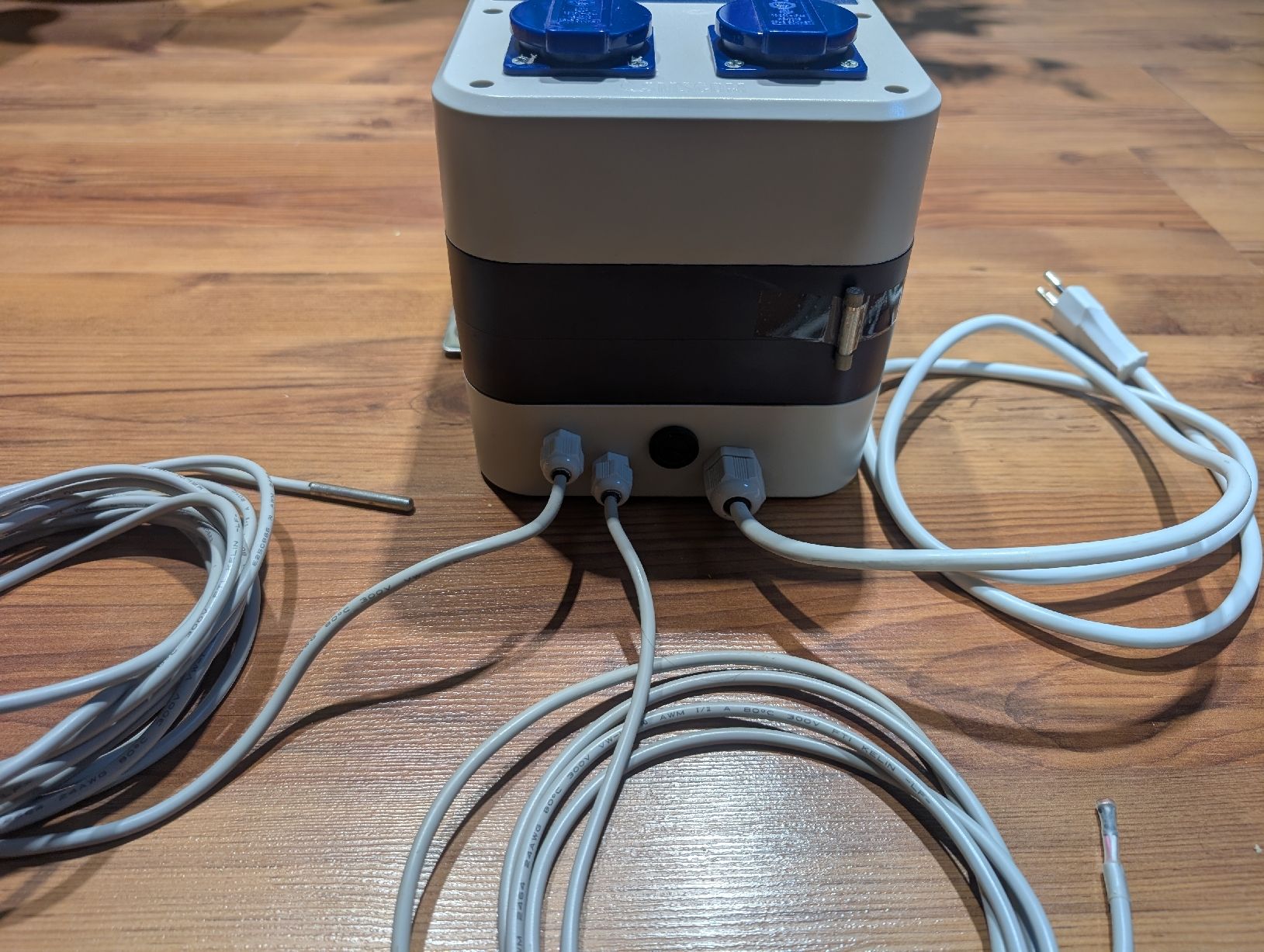 Riscaldamento: SMSCOM Hybrid Controller MK2 4 Ampere mit Schweizer Stecker  – Usato da Bern venduto da Warajak 1