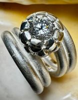 Neuer Silberring mit Zirkonia und markanter Struktur!