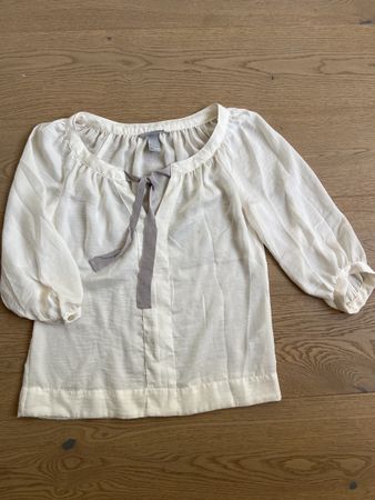 H&M Bluse, Gr. s, creme-weiss mit Schleife. Mit Fleck