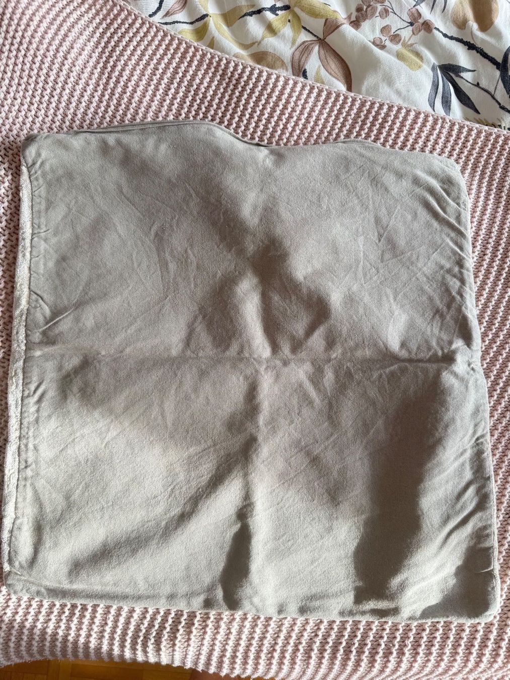 Linge de lit: 2x Fourre de coussin beige – D'occasion à Montreux par iza_peche8 1