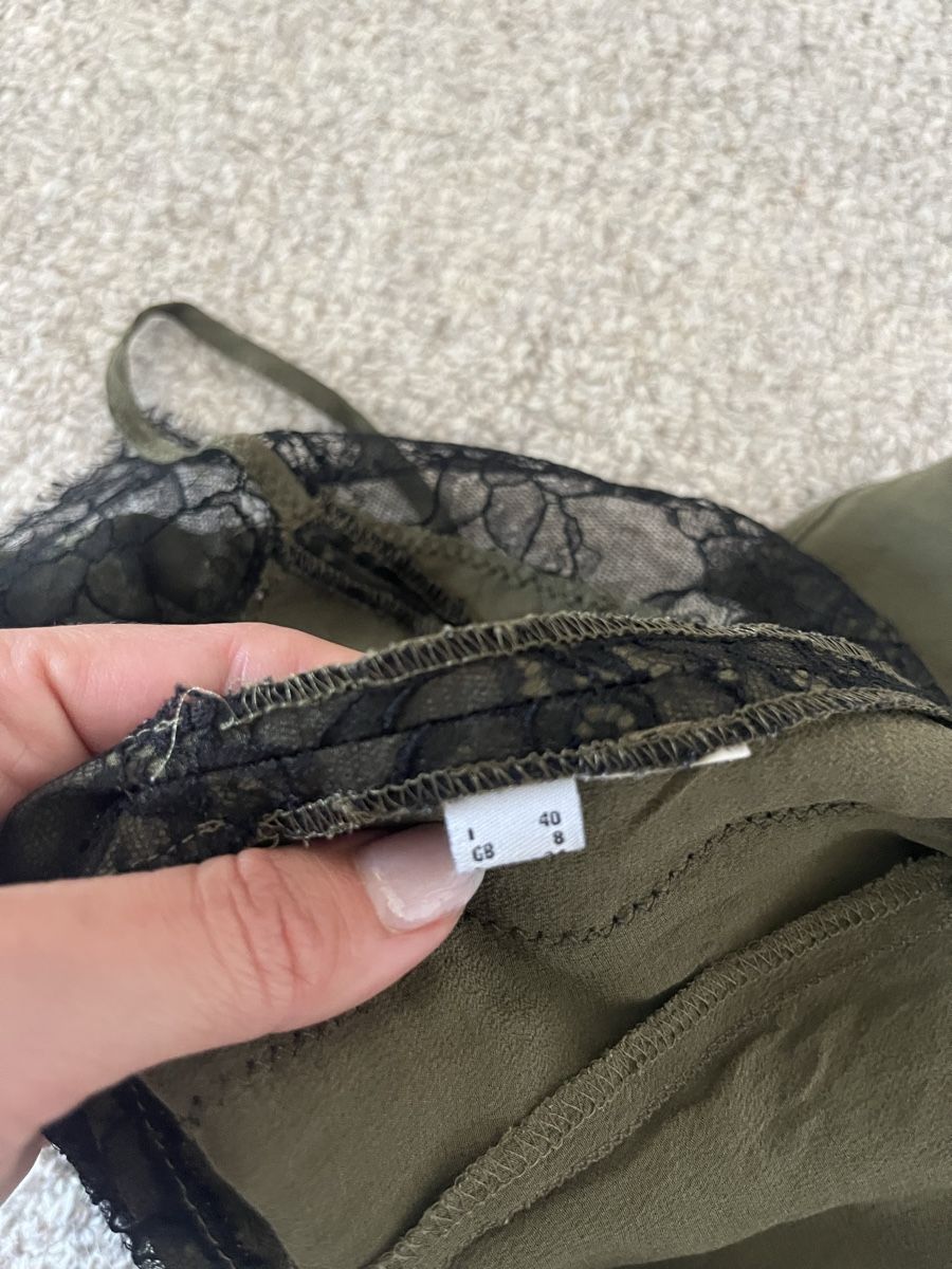 Pinko Tops: Pinko Top, Olivgrün mit Spitze – Gebraucht aus Riehen von SalomeTramer 3