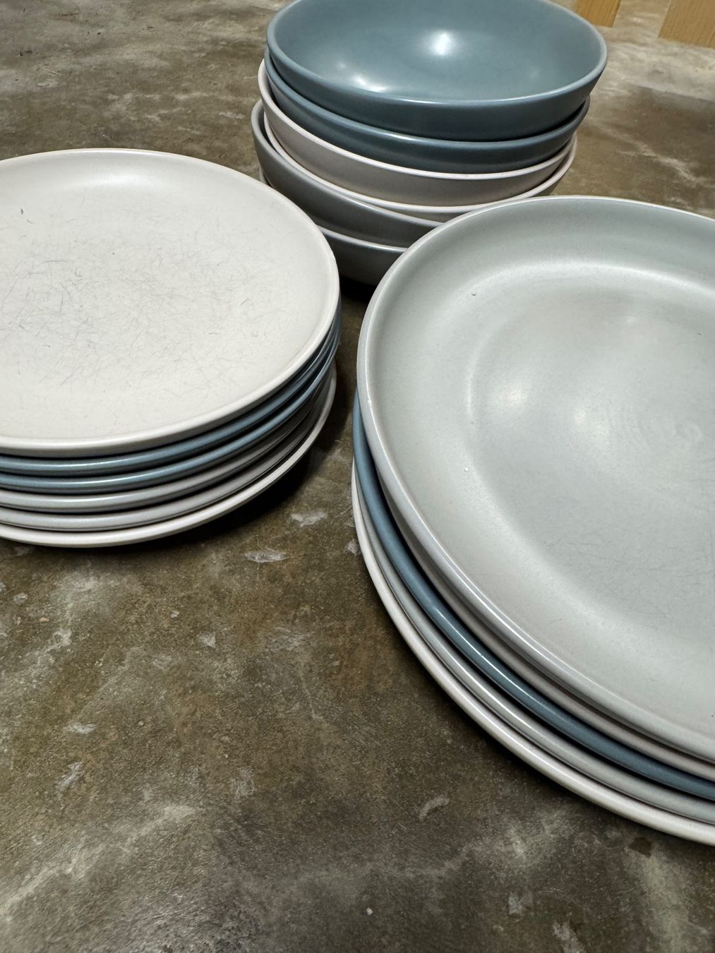 Set di piatti: Geschirrset – Usato da Luzern venduto da gab_wkc8