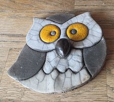 Eulefigur Keramik für den Garten Rissglasur Effekt