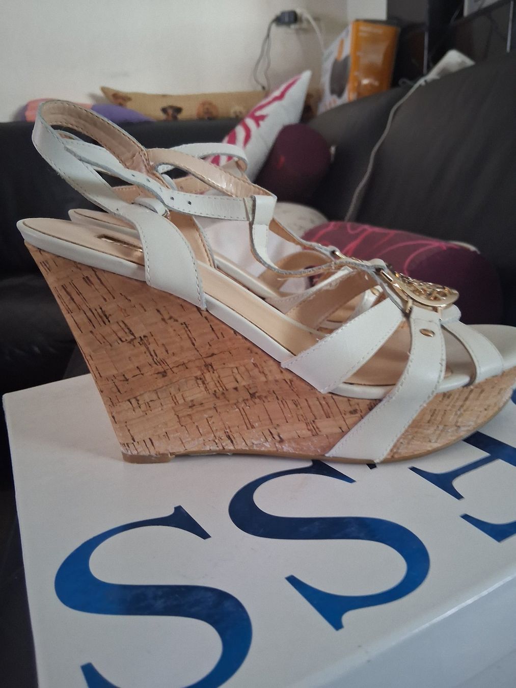 Scarpe da donna: Sandales compensées Guess blanches taille 38 parfait état... – Nuovo e nell'imballaggio originale da Aigle venduto da Marcagapit 3