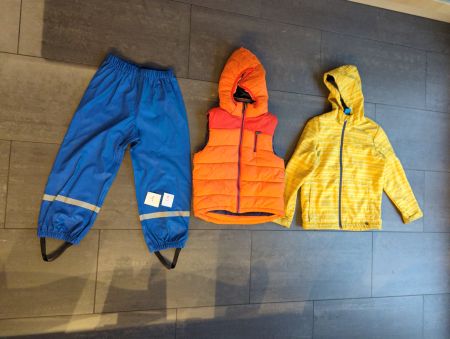 Thermoweste 122, Softshel 140 und Regenhose, Gr. 110/116