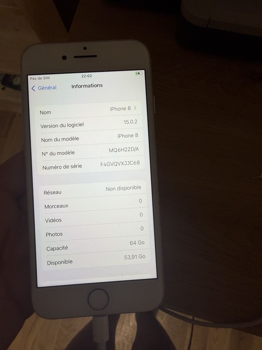 Apple Portables: iPhone 8 gris clair  – D'occasion à Le Locle par Mayd_h 1