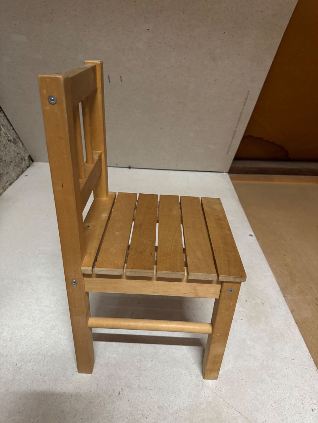 Sedie: KINDERSTUHL + TISCH, HELLES HOLZ, SITZHÖHE 30CM – Usato da Zürich venduto da rolo66 5