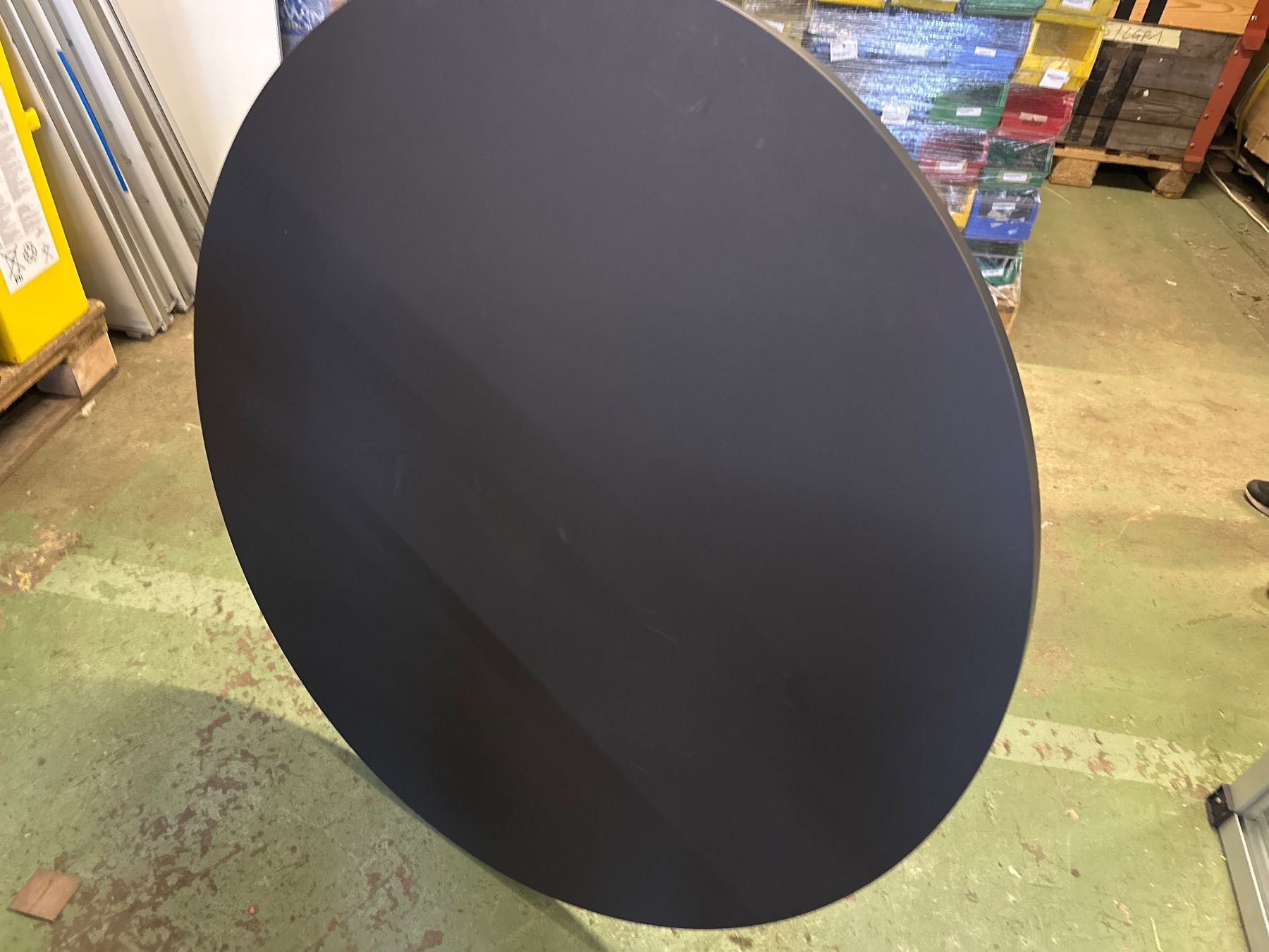 Tische: Robuster runder Tisch, Sitzungstisch in anthrazit 100cm – Gebraucht aus Necker von liq24 3